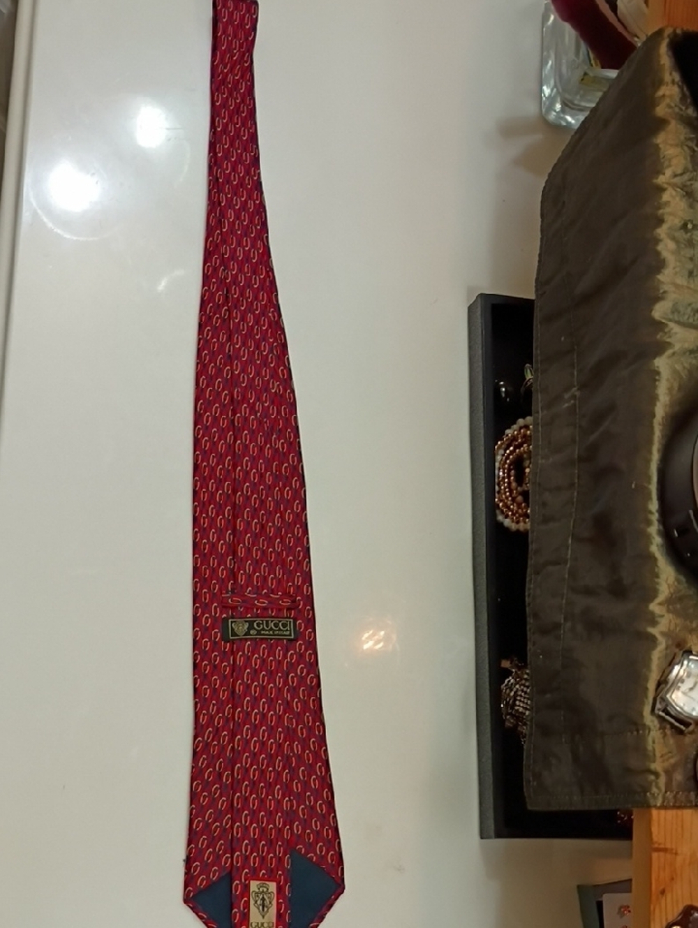 Gucci Red Tie with Blue Oval Motif - Picture 6 of 12